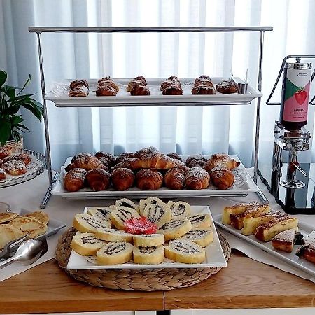 Hotel Brotas Римини Экстерьер фото