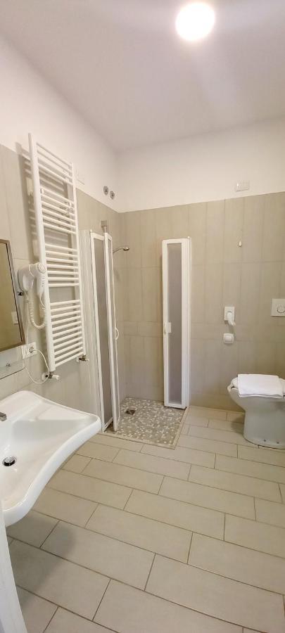 Hotel Brotas Римини Экстерьер фото