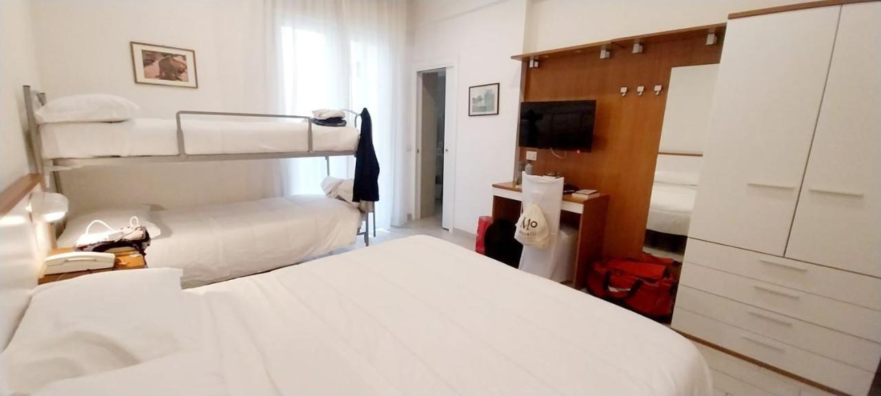 Hotel Brotas Римини Экстерьер фото
