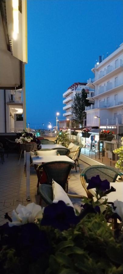 Hotel Brotas Римини Экстерьер фото