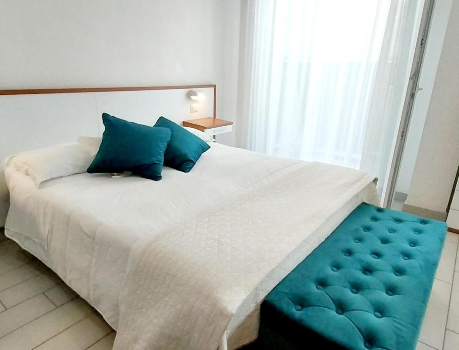 Hotel Brotas Римини Экстерьер фото