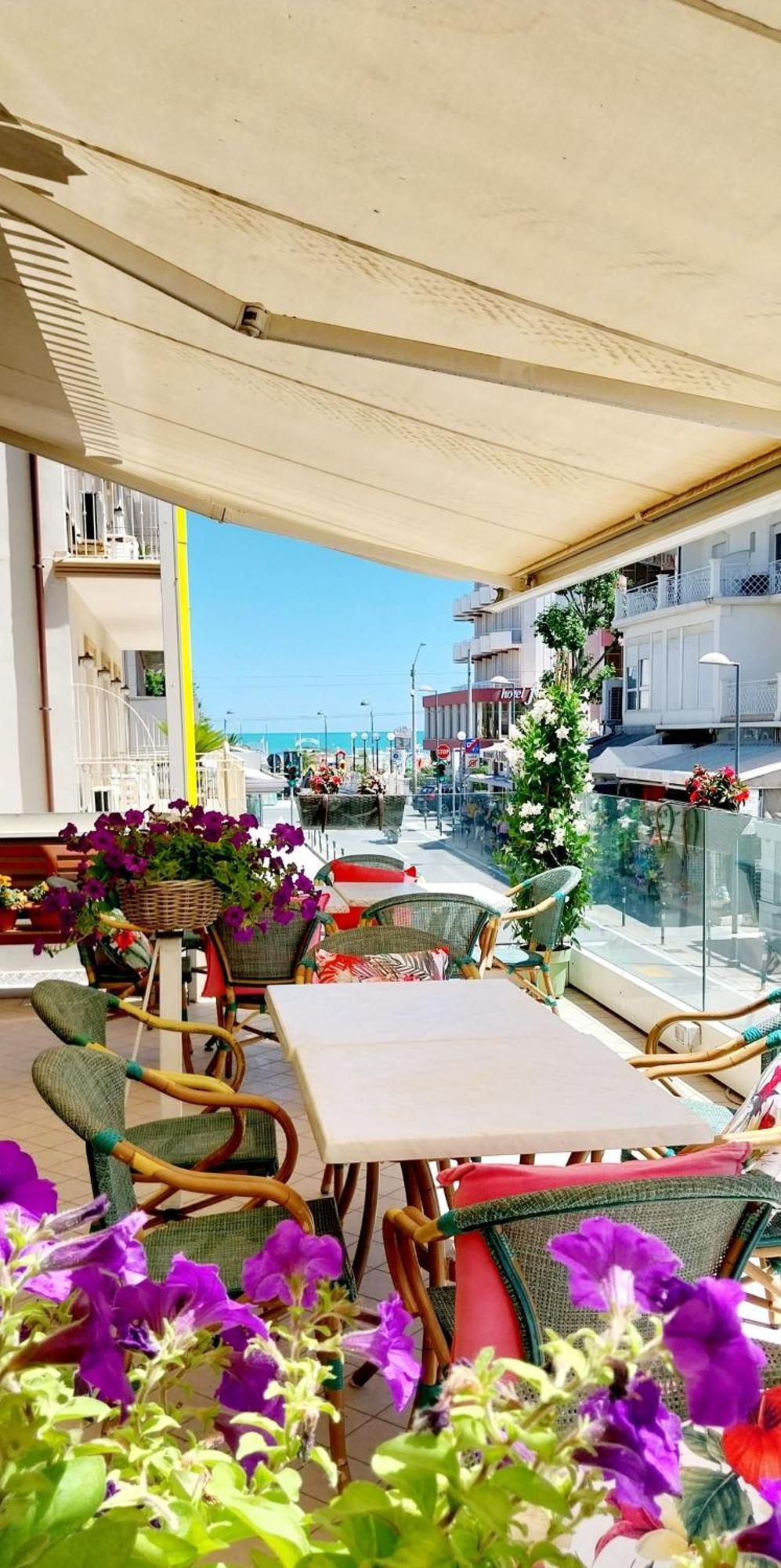 Hotel Brotas Римини Экстерьер фото
