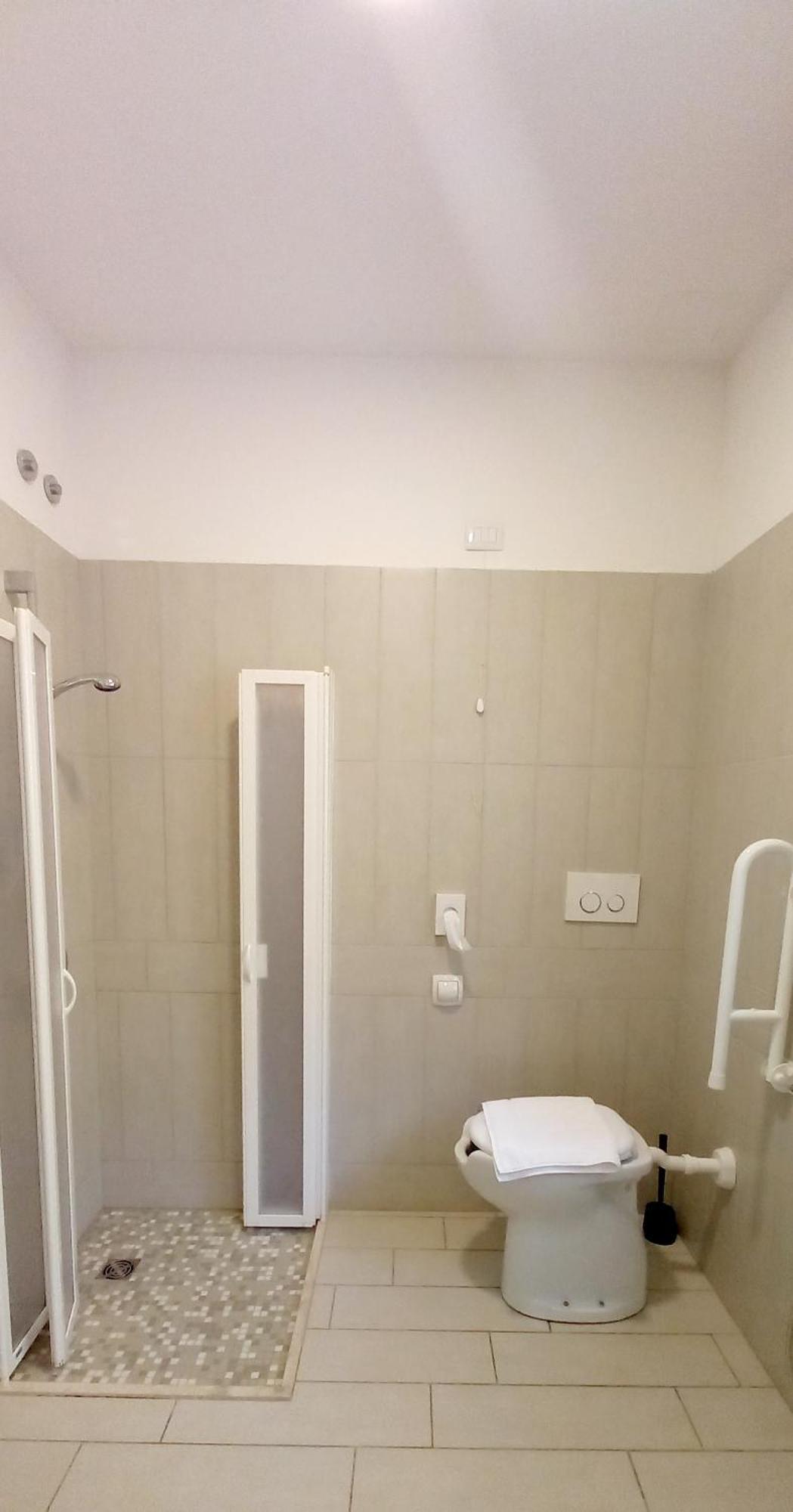 Hotel Brotas Римини Экстерьер фото