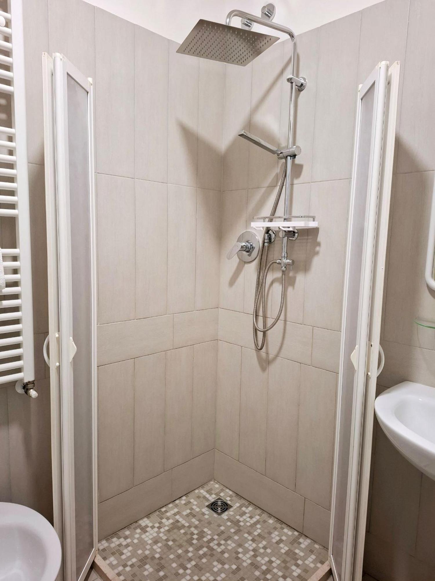 Hotel Brotas Римини Экстерьер фото