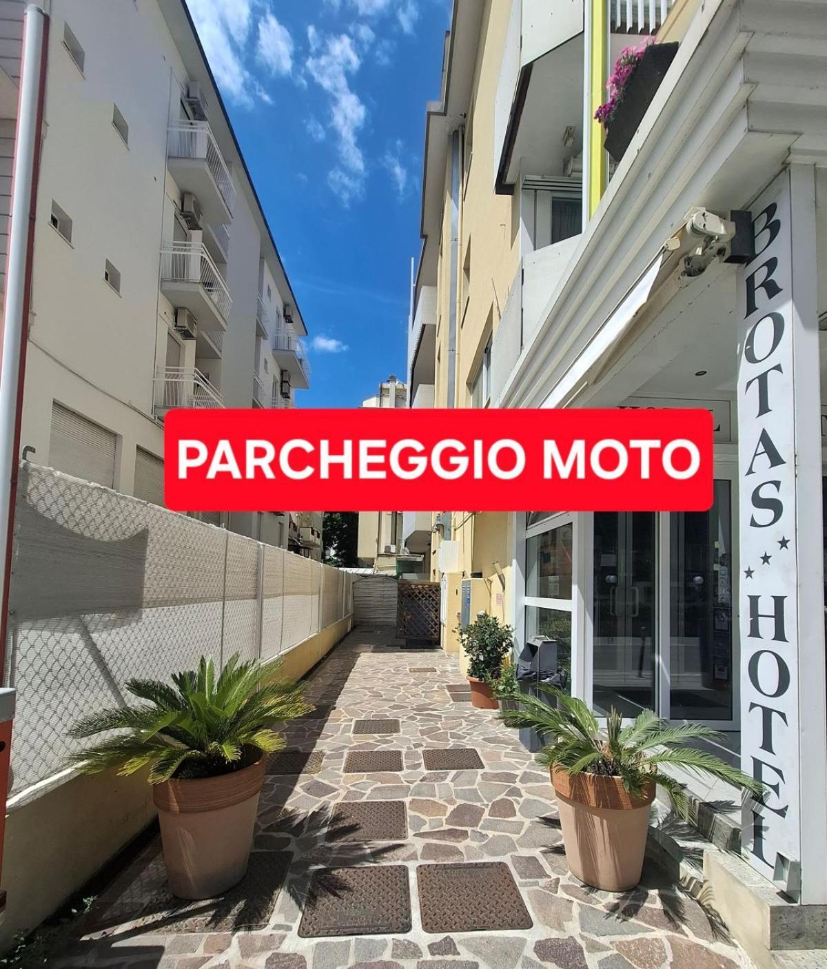 Hotel Brotas Римини Экстерьер фото