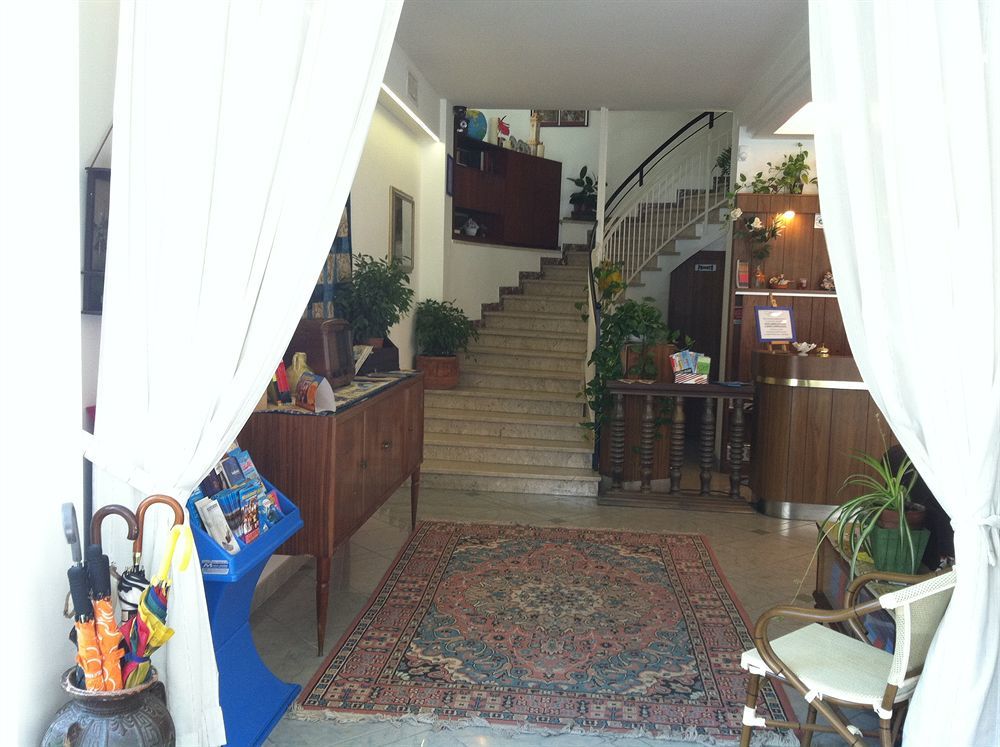 Hotel Brotas Римини Экстерьер фото