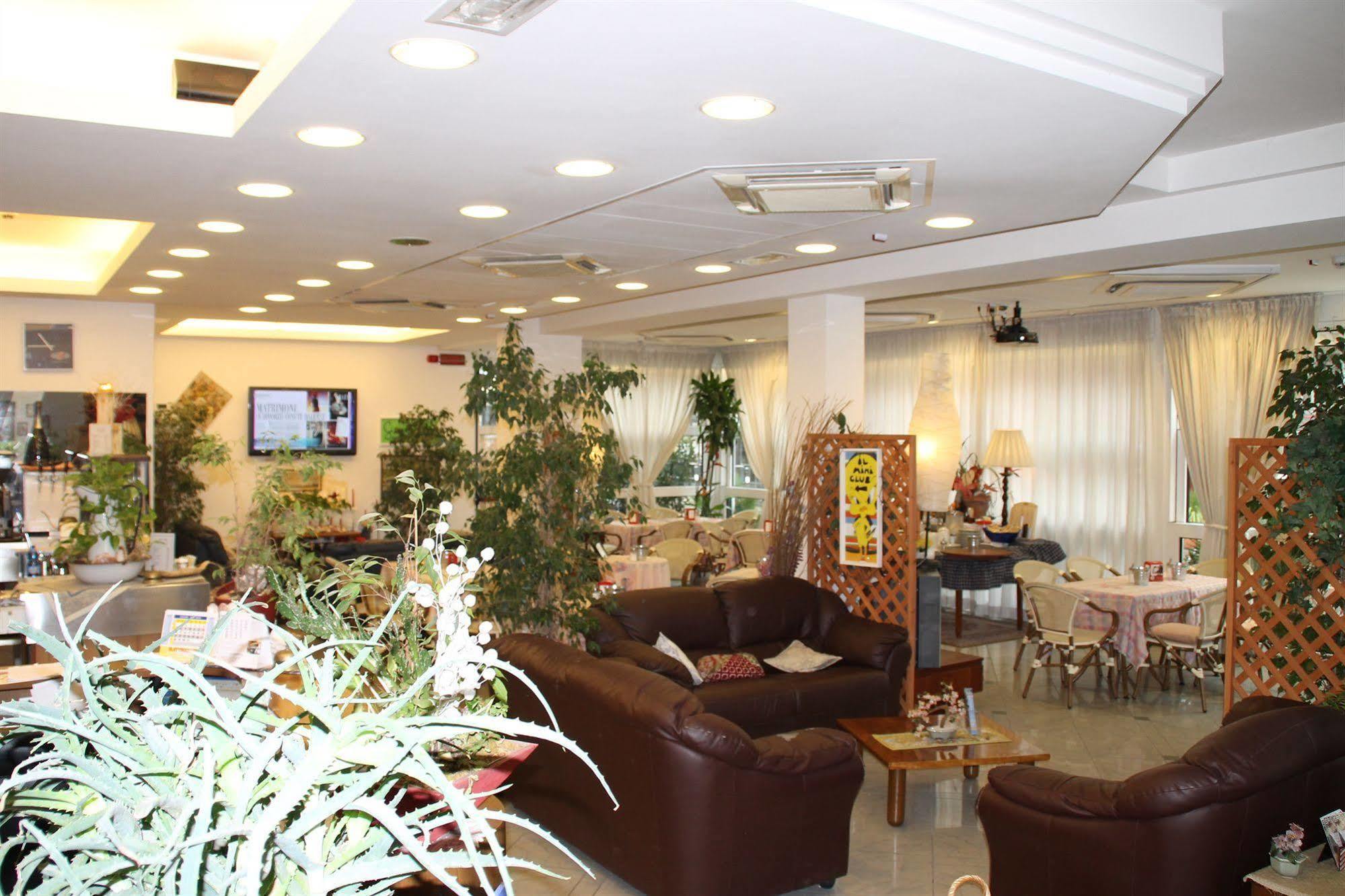 Hotel Brotas Римини Экстерьер фото