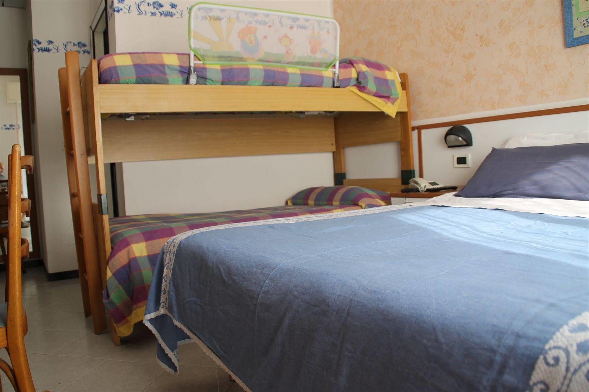 Hotel Brotas Римини Экстерьер фото