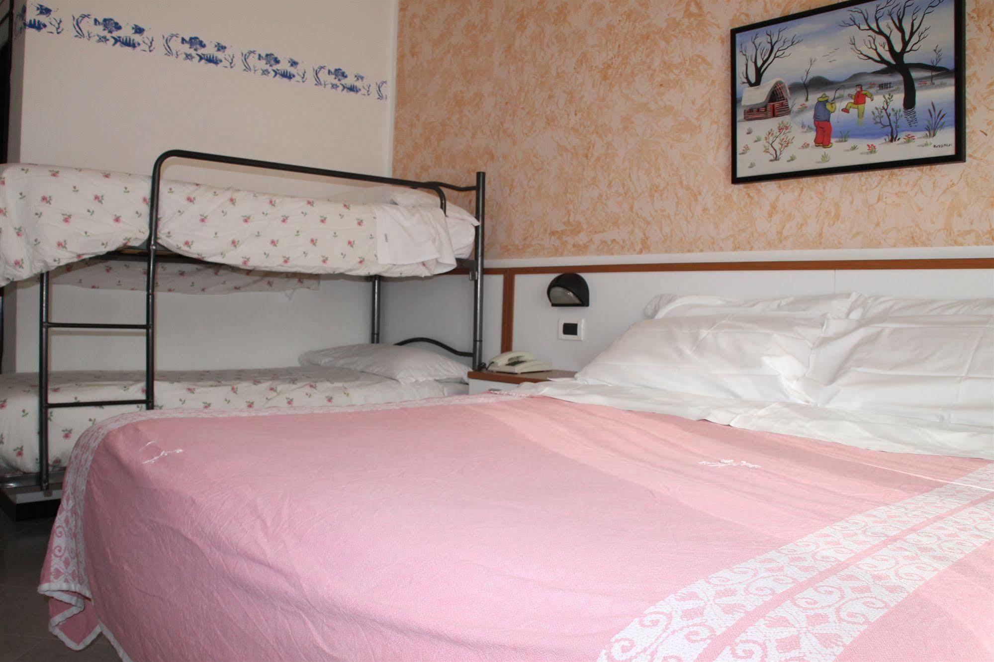 Hotel Brotas Римини Экстерьер фото